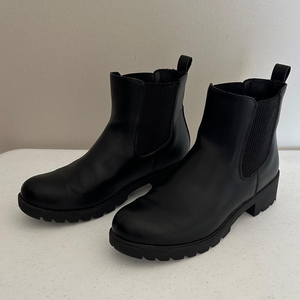 Vepose Black Chelsea Ankle Boots